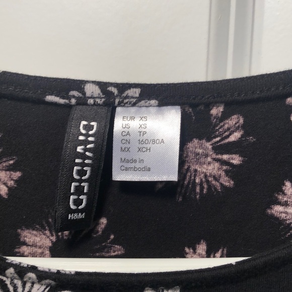 Cropped black and white daisy top - Picture 2 of 3